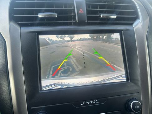 Used 2019 Ford Fusion SE image 15