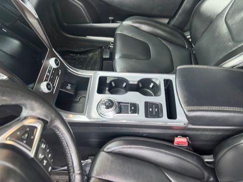 Used 2021 Ford Edge Titanium image 19