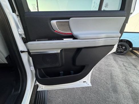 Certified 2025 Ford Expedition Platinum image 29