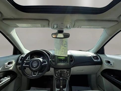 Used 2019 Jeep Compass Latitude FWD image 11
