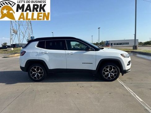 Used 2025 Jeep Compass Limited AWD/4WD image 6