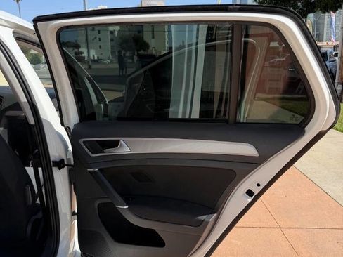 Used 2016 Volkswagen e-Golf SE w/ DC Fast Charging Package image 26