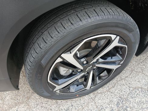 Used 2023 Chevrolet TrailBlazer RS w/ Technology Package FWD image 10