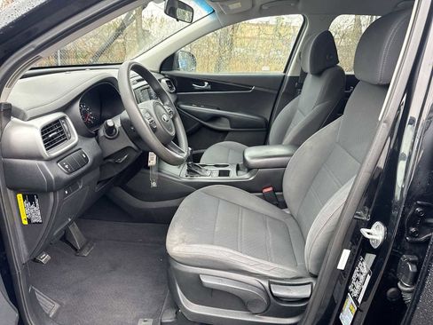 Used 2017 Kia Sorento LX image 11