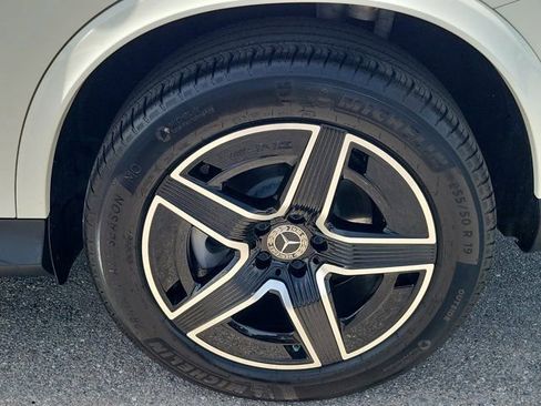 Used 2025 Mercedes-Benz GLC 300 4MATIC image 13