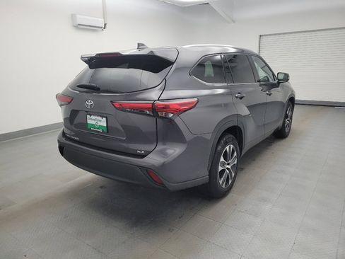 Used 2022 Toyota Highlander XLE image 9