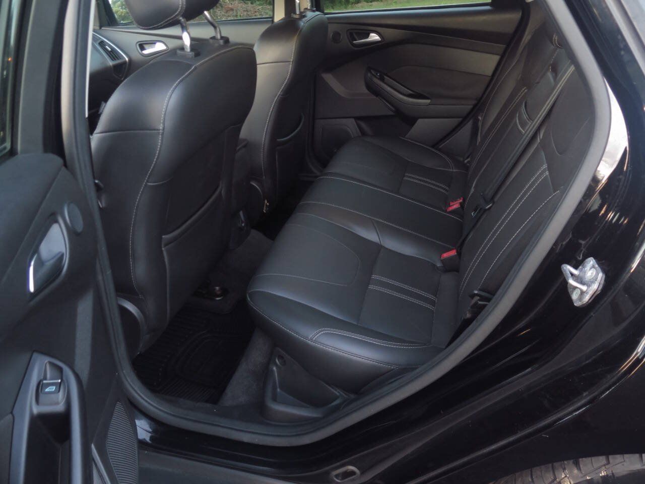 Used 2012 Ford Focus Titanium FWD image 15