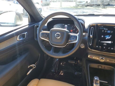 Used 2022 Volvo XC40 T5 Inscription w/ Advanced Package image 22
