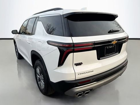 Used 2025 Chevrolet Traverse LT image 5