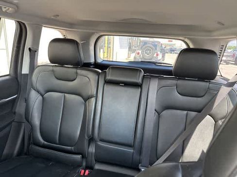 Used 2023 Jeep Grand Cherokee Limited w/ Black Appearance Package AWD/4WD image 6