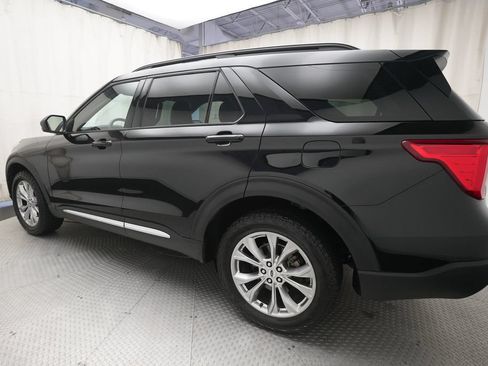 Used 2023 Ford Explorer XLT w/ Equipment Group 202A AWD/4WD image 34