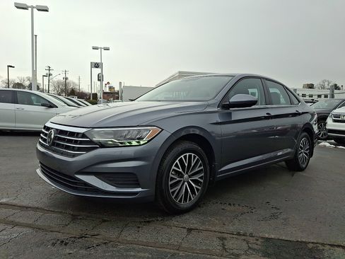 Used 2021 Volkswagen Jetta SE w/ SE Cold Weather Package image 3