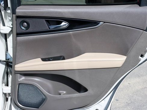 Used 2021 Lincoln Nautilus Reserve image 17