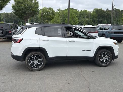 Used 2024 Jeep Compass Limited AWD/4WD image 12