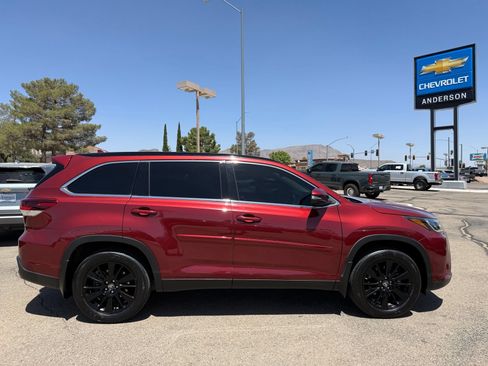 Used 2019 Toyota Highlander SE AWD/4WD image 4