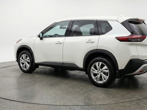 Used 2025 Nissan Rogue SV image 6