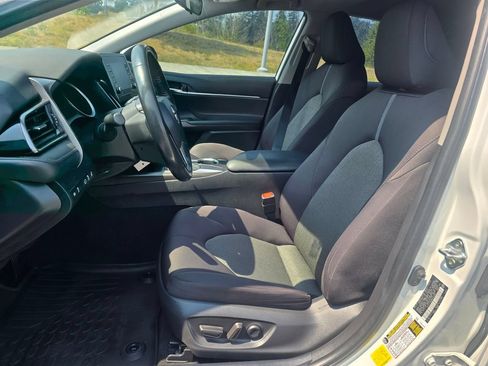 Used 2021 Toyota Camry LE w/ Cold Weather Package FWD image 11