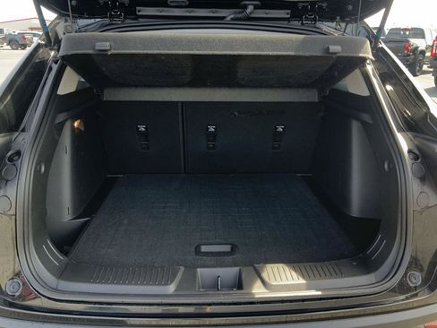 Used 2025 Chevrolet Trax LT FWD image 9