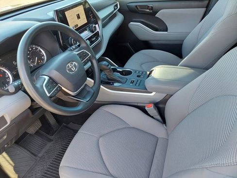 Used 2023 Toyota Highlander L image 9