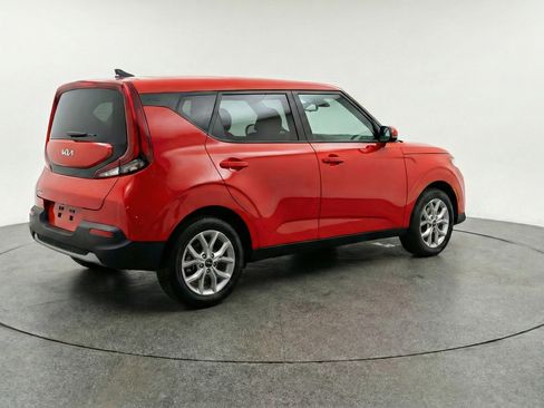 Used 2025 Kia Soul LX w/ LX Technology Package image 9