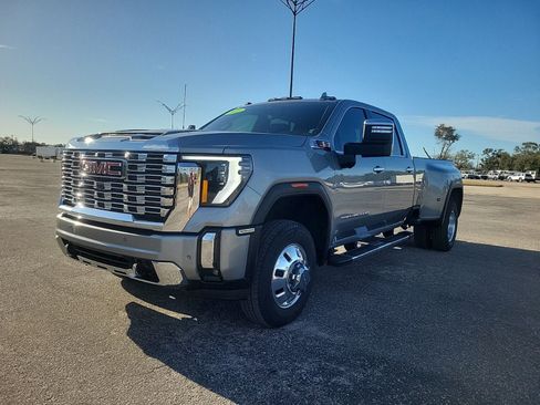 Used 2025 GMC Sierra 3500 Denali w/ Denali Reserve Package image 2