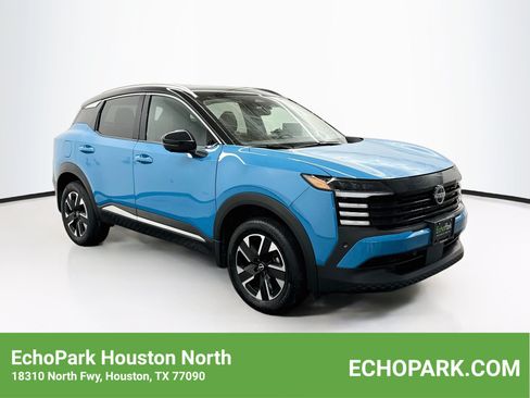 Used 2025 Nissan Kicks SR FWD image 1