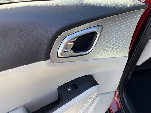 Used 2025 Kia Soul LX w/ LX Technology Package image 25