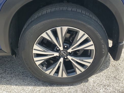 Certified 2023 Nissan Rogue SV FWD image 9