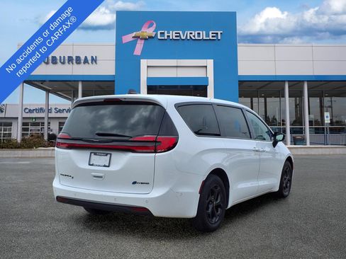Used 2024 Chrysler Pacifica Limited FWD image 5