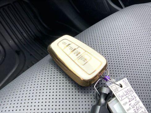 Used 2025 Toyota RAV4 Limited FWD image 15