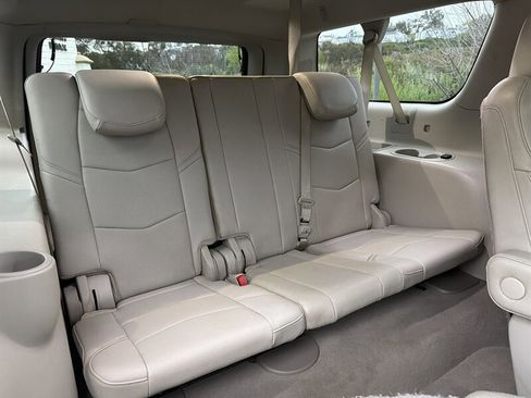 Used 2019 Cadillac Escalade ESV Luxury image 17