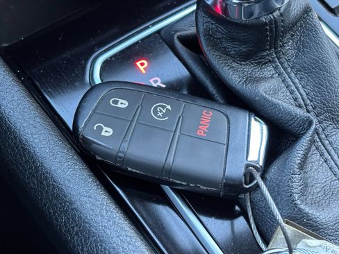 Used 2025 Jeep Compass Limited AWD/4WD image 25