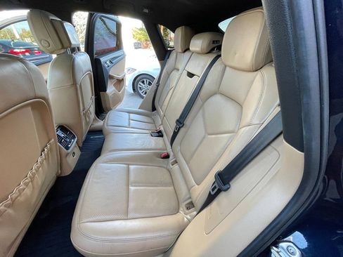 Used 2018 Porsche Macan S image 11