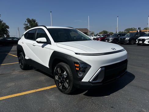 Used 2025 Hyundai Kona SEL AWD/4WD image 3