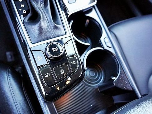 Used 2024 Kia Sportage EX image 32