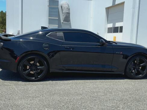 Used 2021 Chevrolet Camaro LT RWD image 9