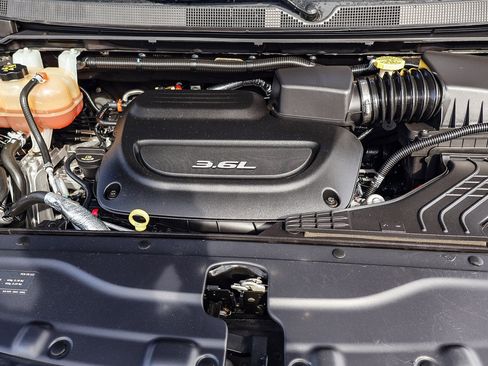 Used 2018 Chrysler Pacifica Touring Plus image 23