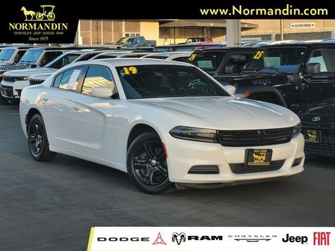 Used 2019 Dodge Charger SXT RWD image 1