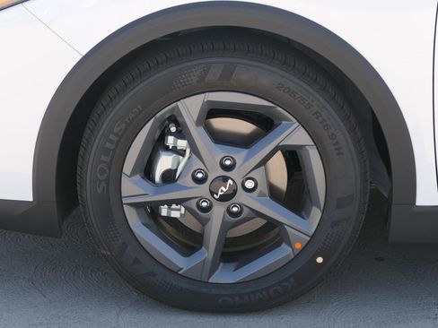 New 2025 Kia K4 LXS image 10