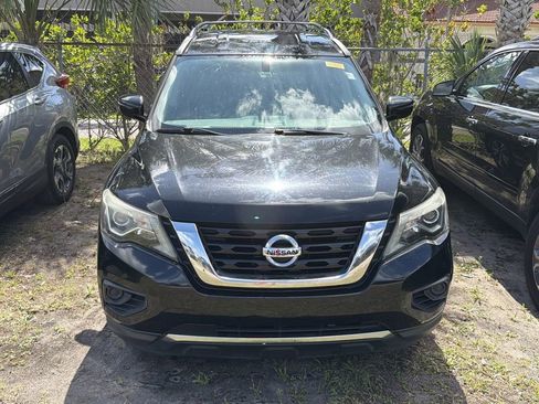 Used 2018 Nissan Pathfinder S FWD image 2