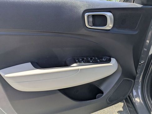 Used 2025 Hyundai Venue SEL FWD image 15