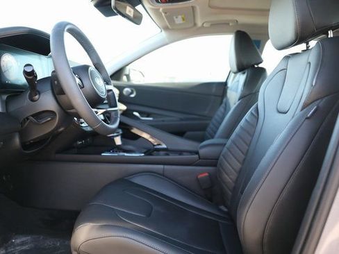 Used 2025 Hyundai Elantra Limited FWD image 24