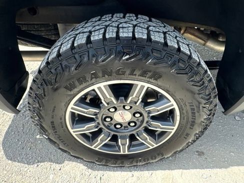 Used 2025 GMC Sierra 1500 AT4 AWD/4WD image 29