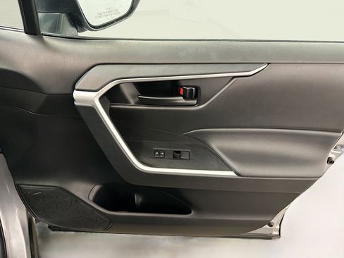 Used 2022 Toyota RAV4 LE image 33