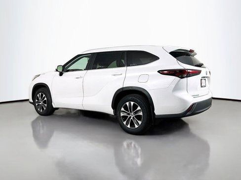 Certified 2024 Toyota Highlander XLE AWD/4WD image 5