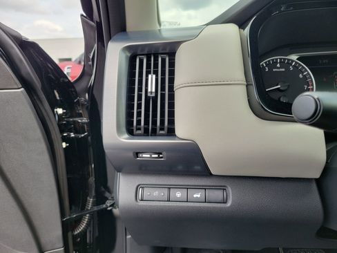 Used 2025 Nissan Pathfinder SL w/ SL Premium Package image 20