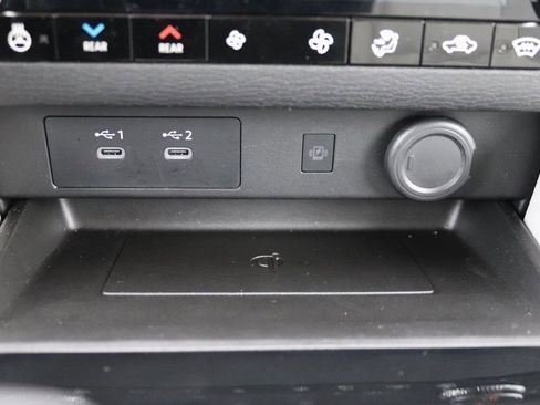 Used 2025 Mitsubishi Outlander AWD image 12