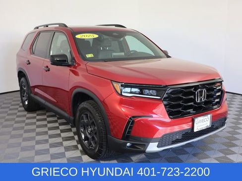 Used 2025 Honda Pilot TrailSport image 1