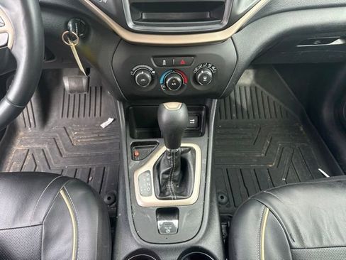 Used 2018 Jeep Cherokee Latitude w/ Altitude Package FWD image 15