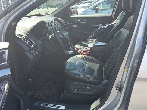 Used 2018 Ford Explorer Platinum AWD/4WD image 5